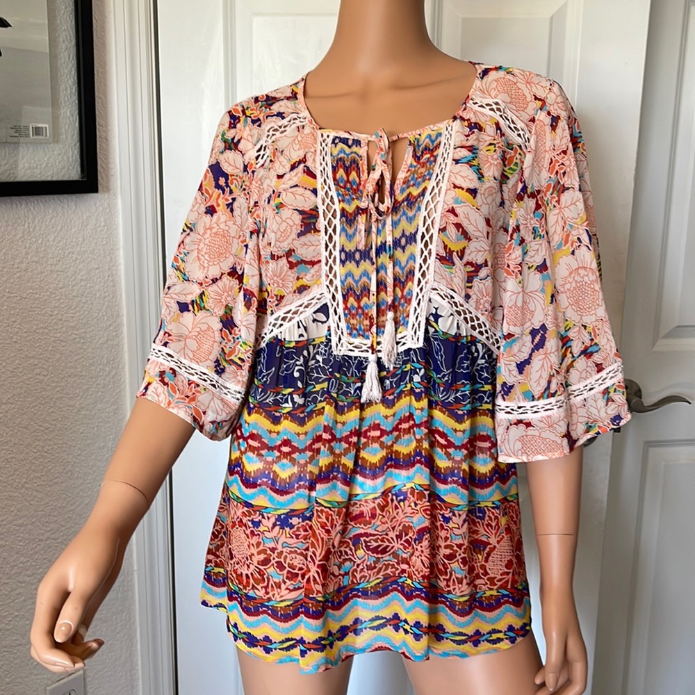 Pretty MEADOW RUE BOHO PRAIRE BLOUSE BY ANTHROPOLOGIE. Size M Peach/blues/yellow
